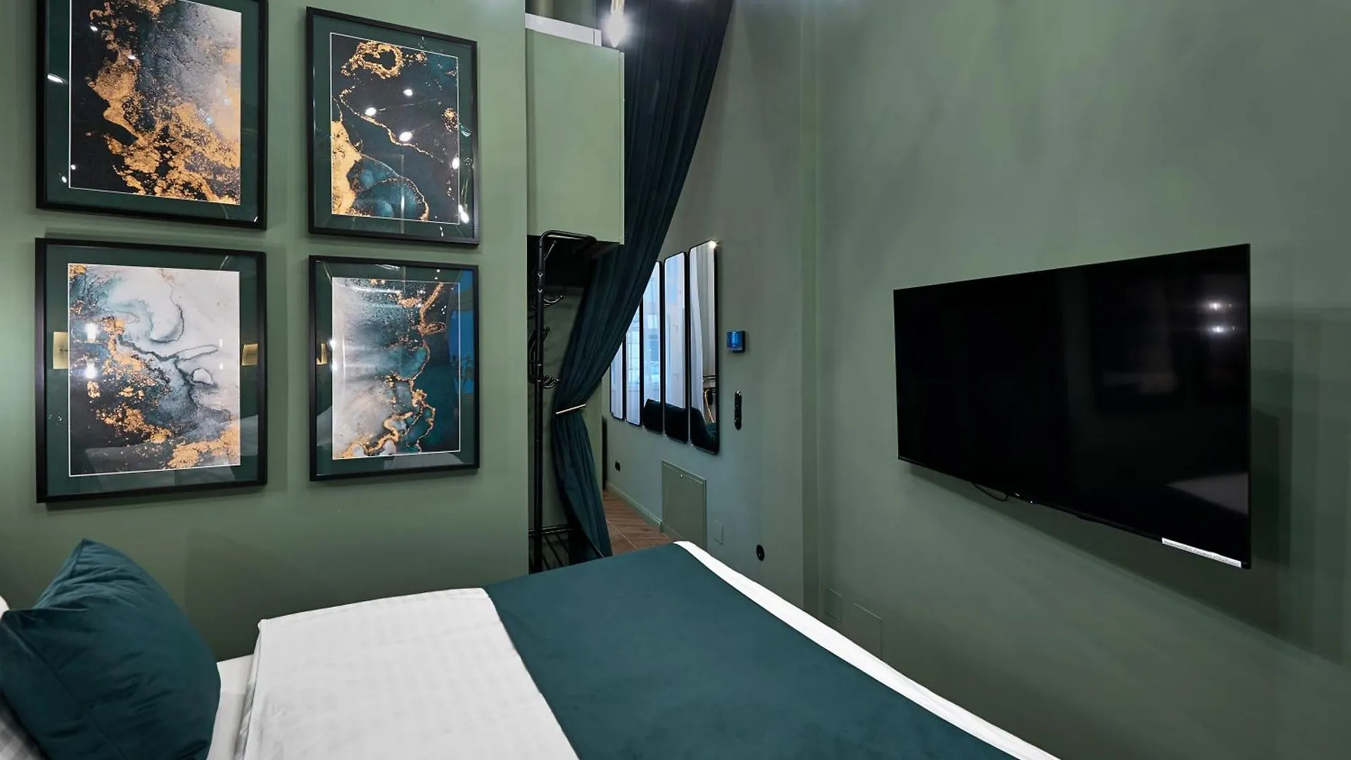 Green Vintage Dream Seg Vienna Apartment